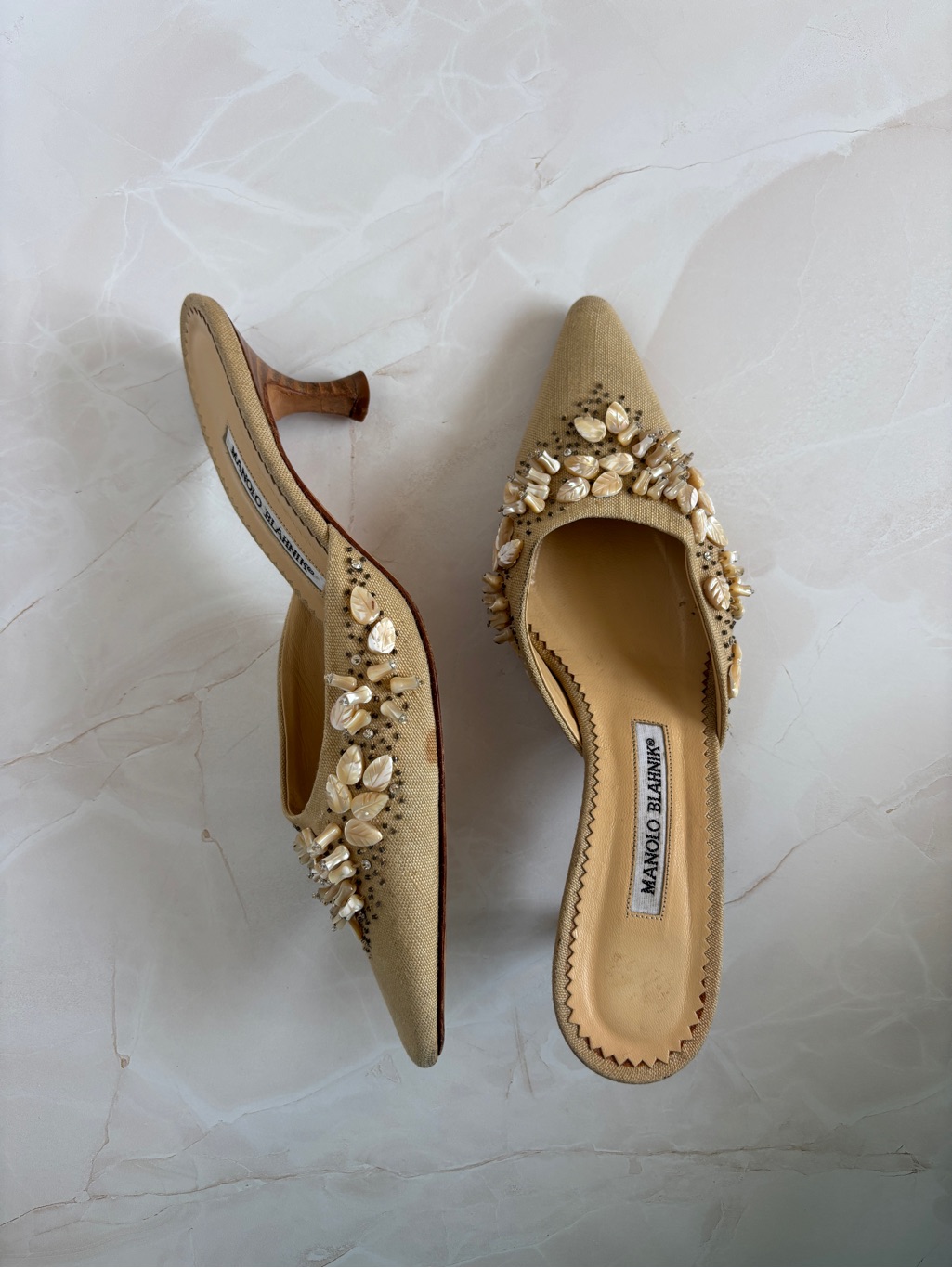 Rare Vintage Y2k Manolo Blahnik Tan Pearl Kitten Heel Mule — image 6 of 8